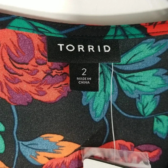 {Torrid} NWT Georgette Pintuck Button-Front Blouse (Size 2) - Picture 11 of 13